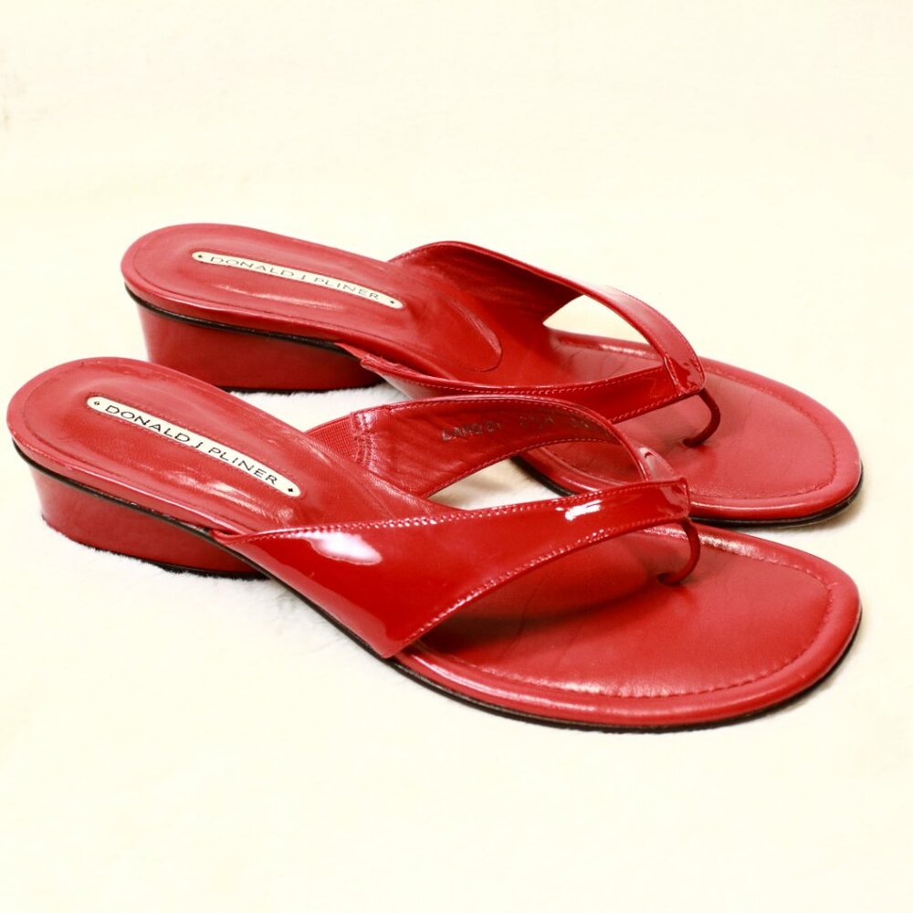 DONALD J PLINER Women's Red Patent Leather Thong Sandal Shoes Women's Size 8.5 M